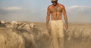 Gianni Sperti in foto di Simone Pilia per l'Altra Italia - l'Altra Sardegna