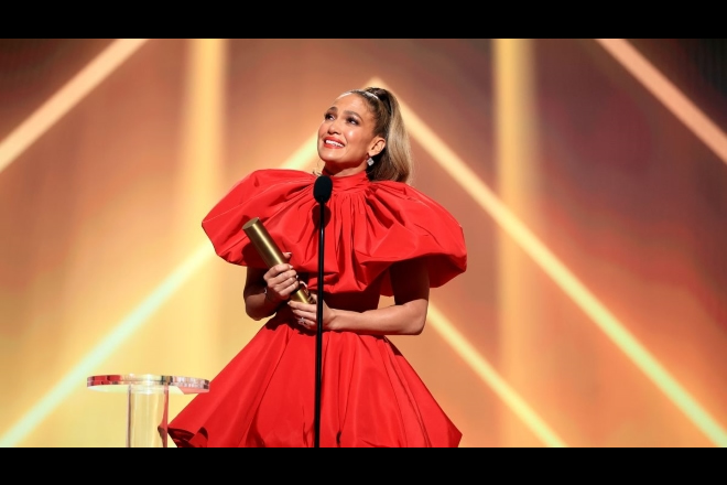 Jennifer Lopez è icona dell'anno. Foto dal Web