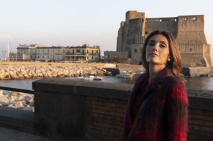 Castel dell'Ovo sul Lungomare di Napoli - Serena Rossi per Mina Settembre