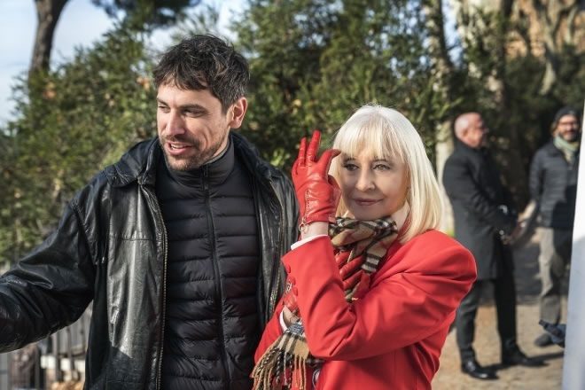 Nacho Álvarez e Raffaella Carrà sul set di Ballo ballo. Foto di Paolo Ciriello