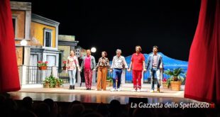 I saluti di Vincenzo Salemme in Napoletano E famme 'na pizza al Teatro Lendi