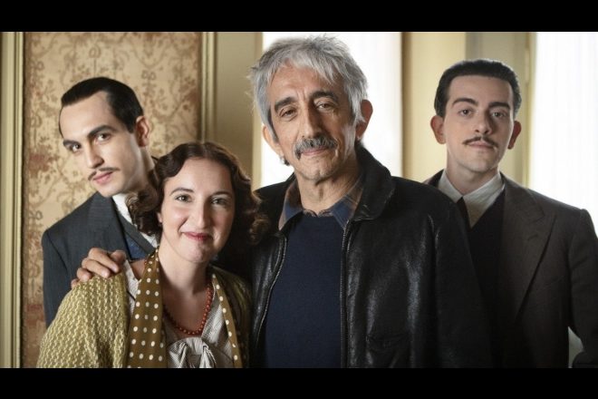 Sergio Rubini con il cast de I Fratelli de Filippo. Foto dal Web