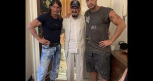 Claudio Fragrasso con il cast di Karate Man
