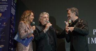 Barbara d'Urso con Andrea Roncato e Beppe Convertini al Premio Virgo 2022