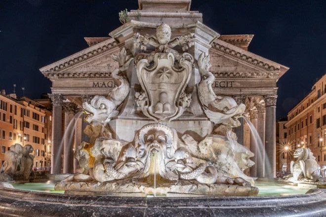 Fontana di Piazza della Rotonda. Foto da Wikipedia