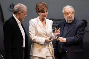 Gabriele Lavia, Edwige Fenech e Pupi Avati, durante la consegna del riconoscimento cinema
