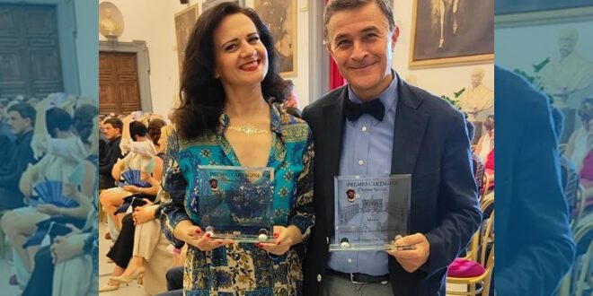 Olga De Maio e Luca Lupoli con il Premio Cartagine 2023