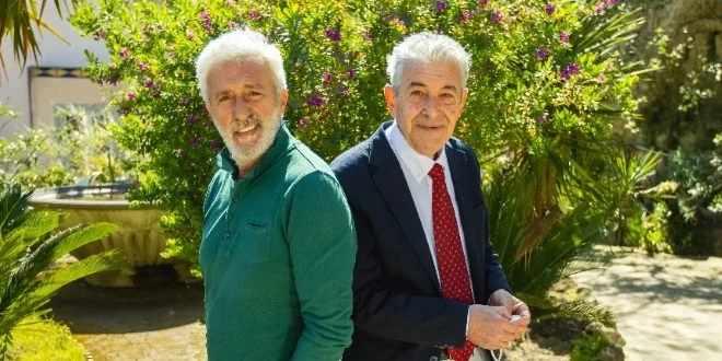Patrizio Rispo e Marzio Honorato sul set di Un posto al sole, soap opera che tra gli autori vede Dario Carraturo