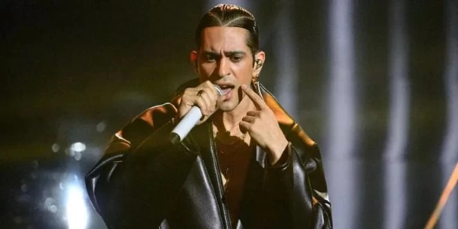 Mahmood live a Sanremo prima del lancio dell'album Nei letti degli altri. Foto dal Web