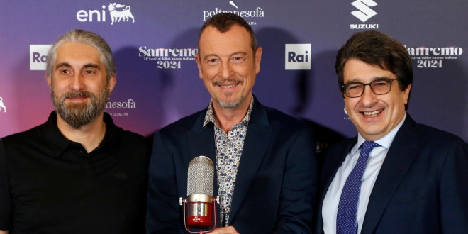 Premio Vincenzo Spera Assomusica assegnato ad Amadeus. In foto con De Rosa e Parodi. Foto AGI ufficio stampa Rai