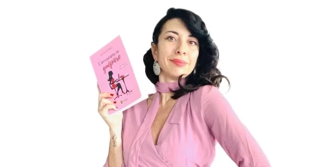 Silvia Alonso con il libro L’avvocato in guêpiére