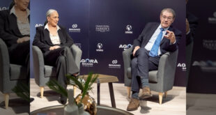 Alessandra Celentano con Victor Hugo Morales. Foto di Maurizio De Costanzo