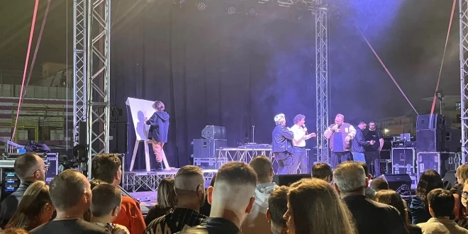 Aurora Cantone disegna live a CasoriArrevota 2024