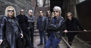 Bon Jovi e la sua band per Forever. Foto di Mark Seliger