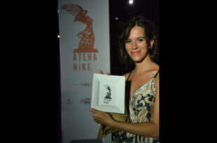 Eleonora De Luca con il Premio Atena Nike 2024