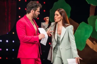 Guglielmo Scilla e Camihawke sul palco. Foto da Facebook