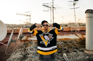 Il rapper CoCo nel video di Mai più forse