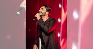 Tony Colombo durante il live