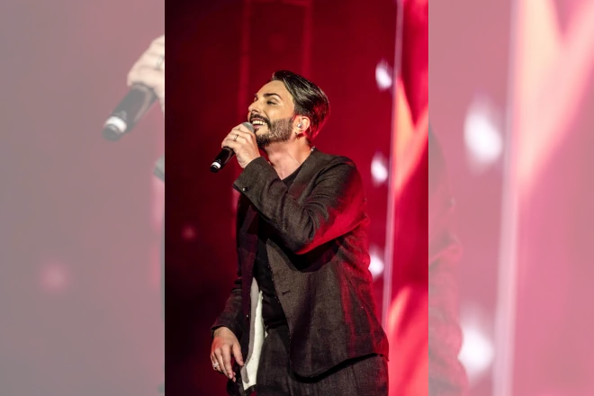 Tony Colombo durante il live