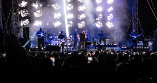 Folla di pubblico per Tony Colombo nel tour 2025