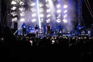 Folla di pubblico per Tony Colombo nel tour 2025
