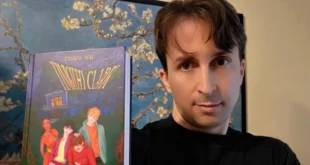 Enrico Nai con il suo libro Timothy Clark