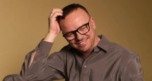 Gigi D'Alessio. Foto da Facebook