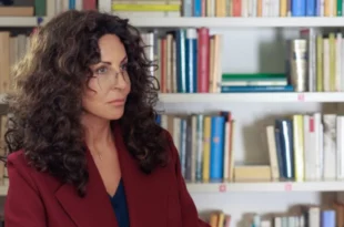 Sabrina Ferilli in A testa alta