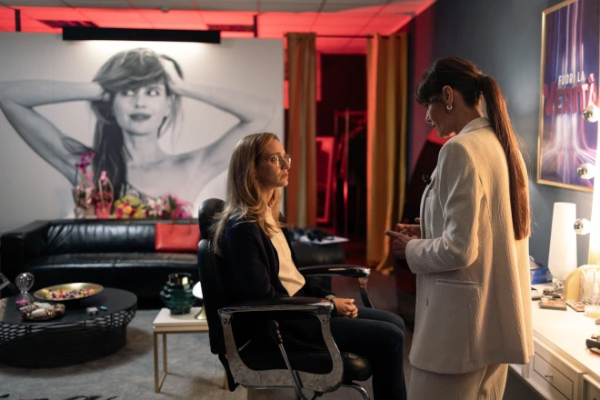 Sara Drago con Claudia Pandolfi in Fuori la Verità