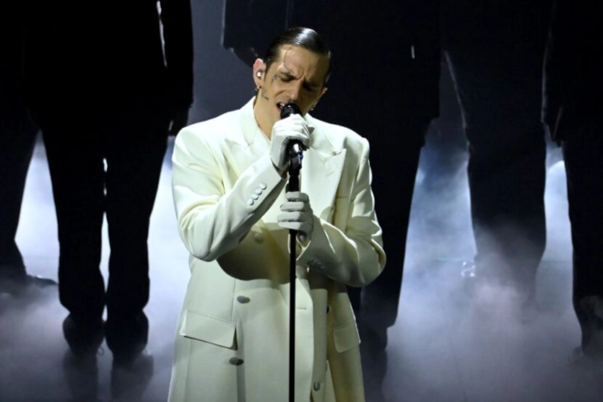 Achille Lauro live a Sanremo 2026. Frame TV
