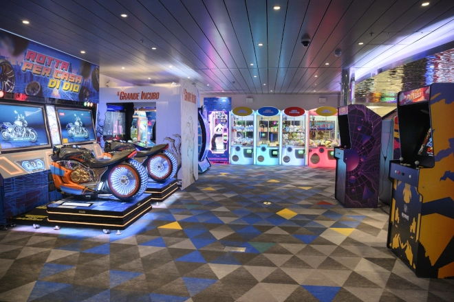 Jolly Blue di Max Pezzali a bordo di Costa Toscana (Arcade Maximizzazione)