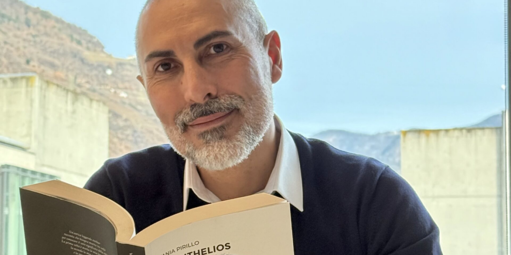 Vania Pirillo con il suo libro Enanthelios