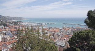 Vista dall'alto di Sanremo. Foto di Stux