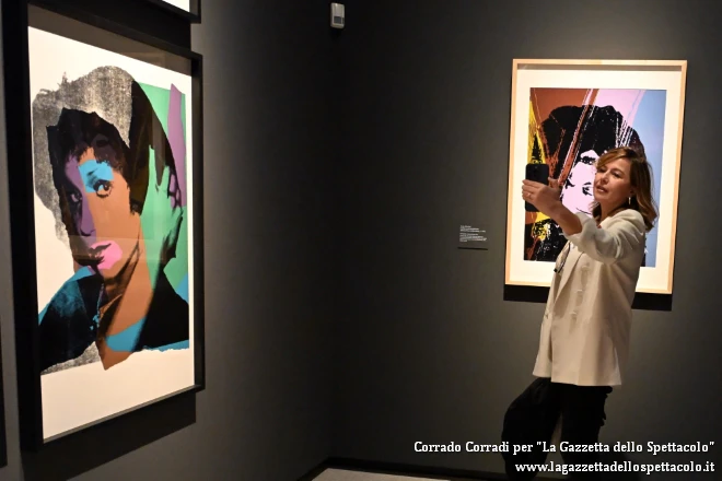 L'interno della mostra dedicata a Andy Warhol