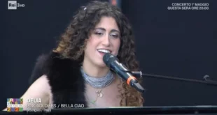 Delia durante il concerto del primo Maggio. Frame TV