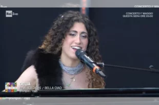 Delia durante il concerto del primo Maggio. Frame TV