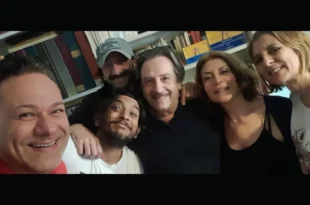 Fortunato Calvino e il cast di Vengo dal Mare