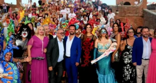 Manuela Arcuri madrina del Carnevale sull'acqua notturno 2026 a Trepponti di Comacchio. Foto di Corrado Corradi