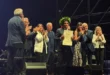 Il momento della consegna della Laurea Honoris Causa a Sal Da Vinci