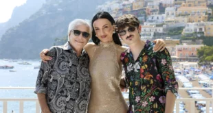 Nino D'Angelo, Arisa e Fabio Rovazzi. Foto di Martina Ventrone