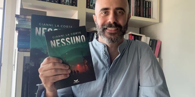 Gianni La Corte con il libro Nessuno
