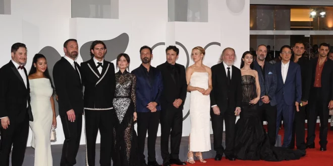 Il cast di Company (Venezia, 2026) © Corrado Corradi