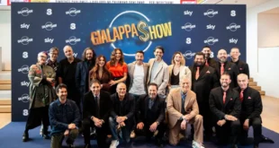 Il cast di GialappaShow durante la conferenza stampa (Milano, 26 marzo 2026) © Marcello Cesena