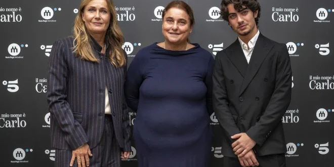 Lucia Mascino (Antonia Salzano Acutis), Antonia Salzano Acutis e Samuele Carrino (Carlo Acutis 15 anni) © Prandoni Francesco