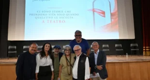 Parte del cast della stagione 2026-27 al Teatro Acacia di Napoli durante la conferenza stampa (Napoli, 22 Settembre 2026)
