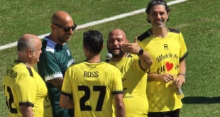 Pippo Pelo, Daniele Decibel Bellini, Rosario Morra, Enzo Busto e Gigi Esposito durante la partita per il Ghana