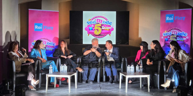 La presentazione di Scomode - In 5 sul divano