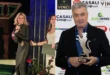 Nathaly Caldonazzo con Emanuela Tittocchia e Daniel McVicar premiati al Donnafugata 2026