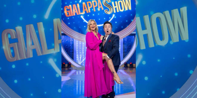 Simona Ventura e Mago Forest per GialappaShow © Facebook