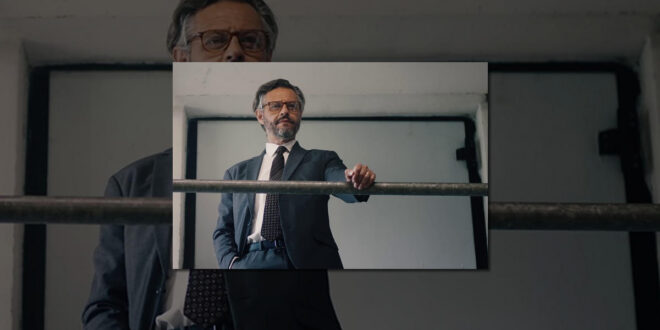 Stefano Pesce è Luca Barbero in una scena di Photogame - Autoritratto di un'Ossessione